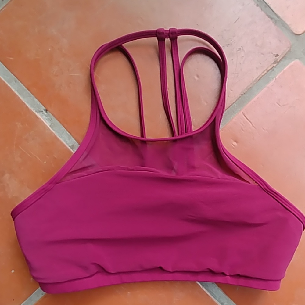 Lovely lululemon, sports bra size 6